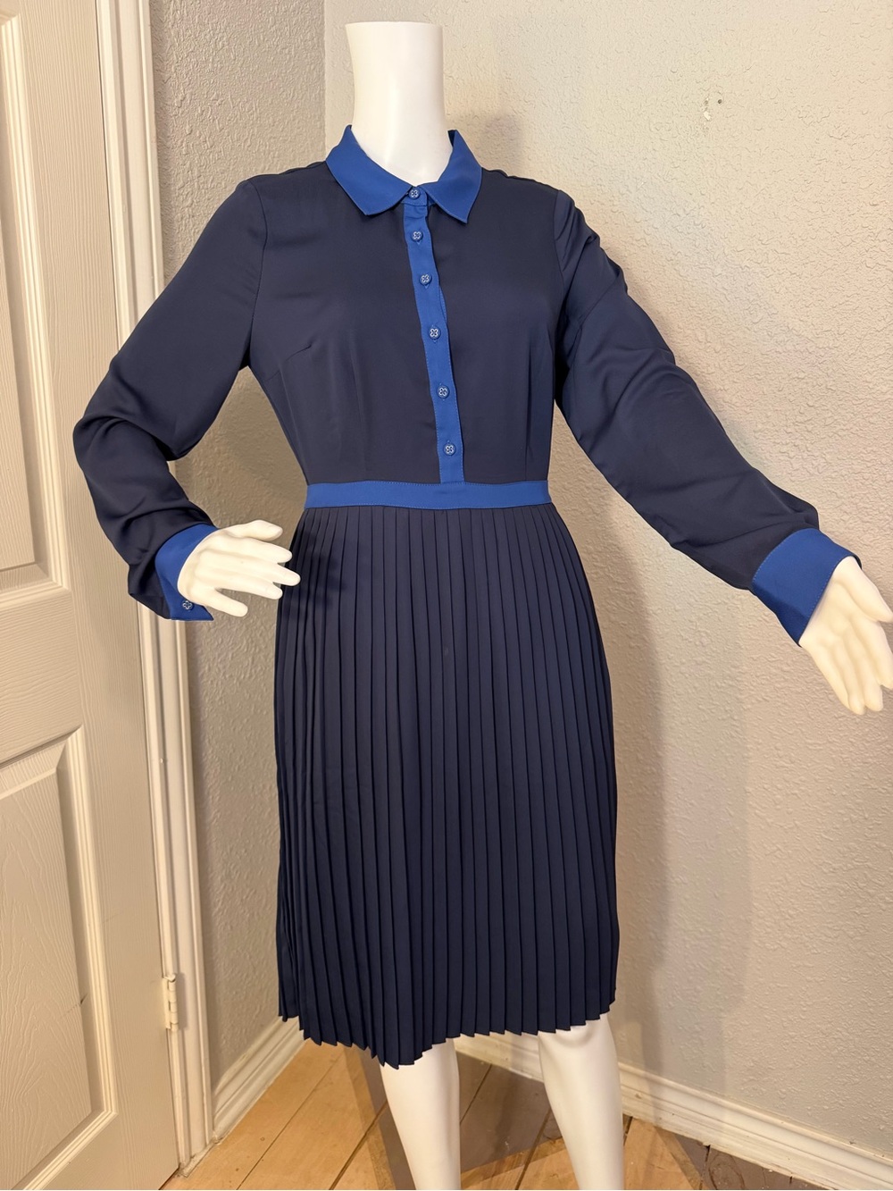 MODCLOTH Sz 6 Just My Typist Navy and contrasting Blue Pleated Shirt Dress
